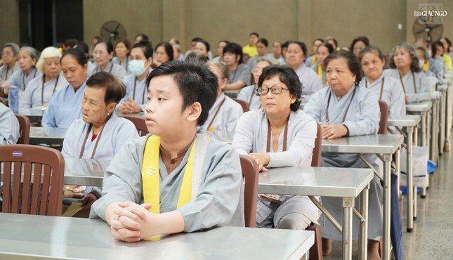 Phật tử lắng nghe pháp